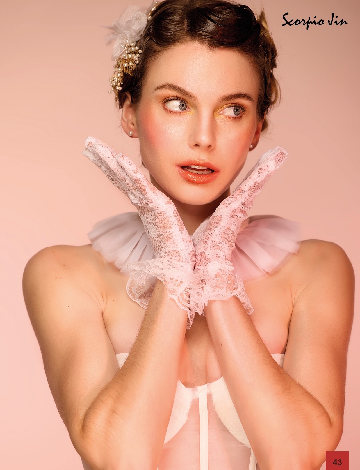Magazinseite aus Like a Puppet