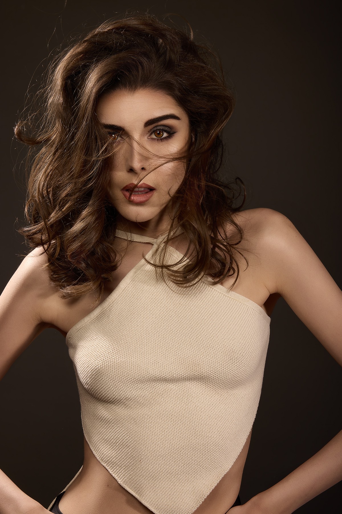 Kontrast-Editorial mit Vivienne Oesch